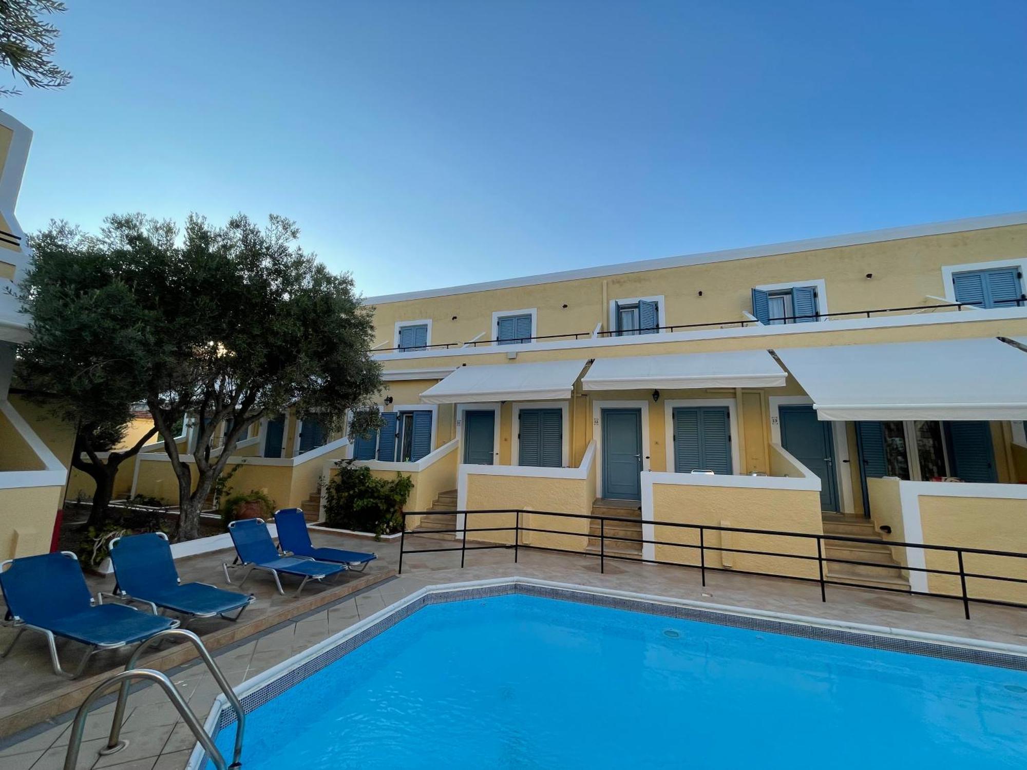 Esperides Maisonettes Agia Marina  Luaran gambar
