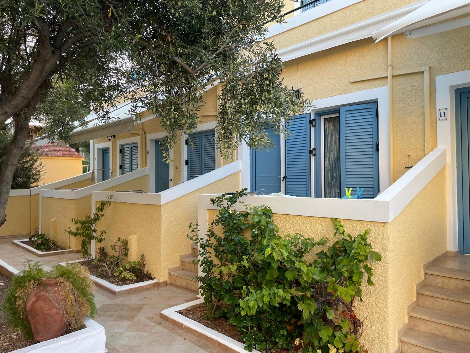 Esperides Maisonettes Agia Marina  Luaran gambar