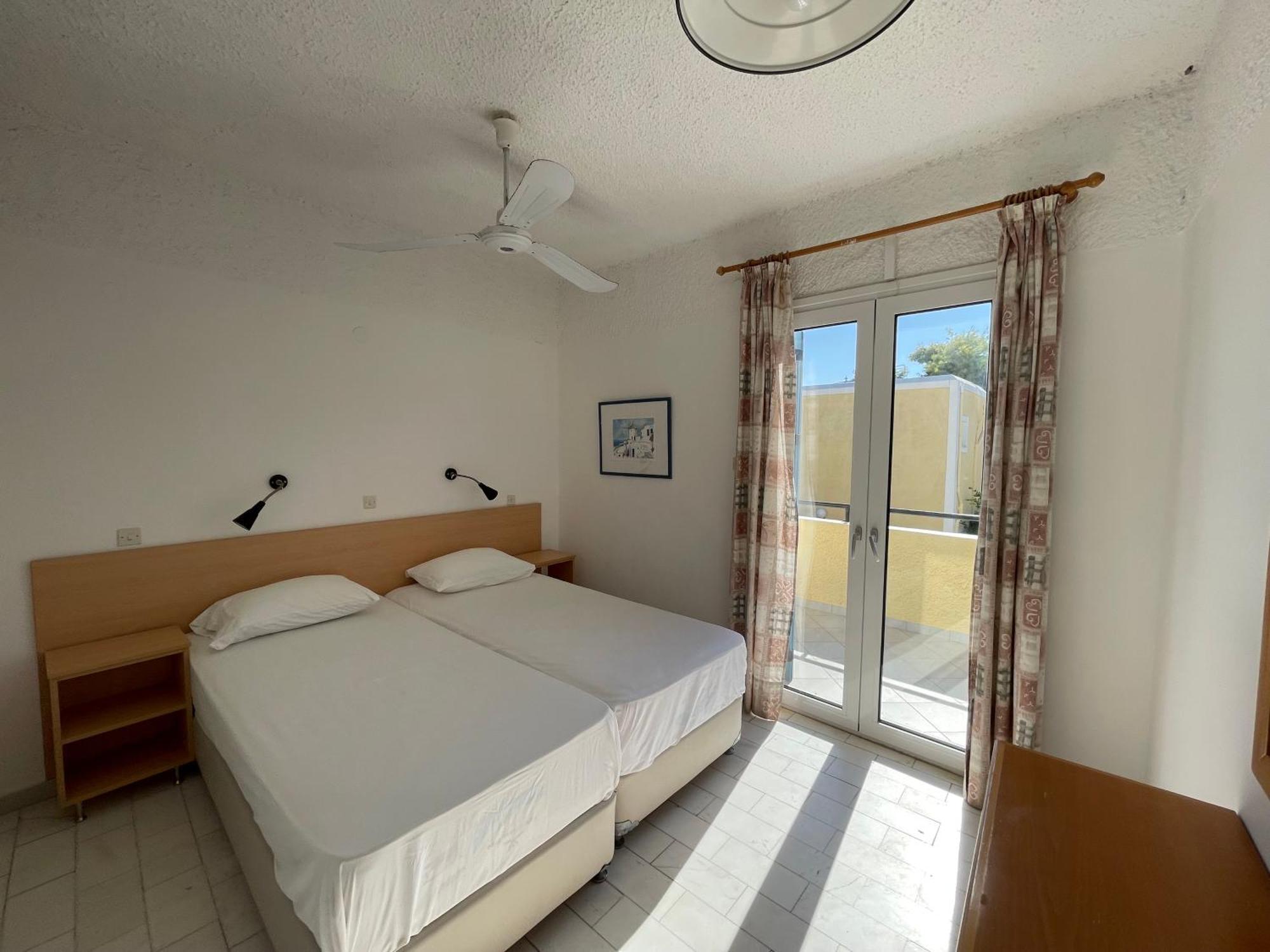 Esperides Maisonettes Agia Marina  Luaran gambar