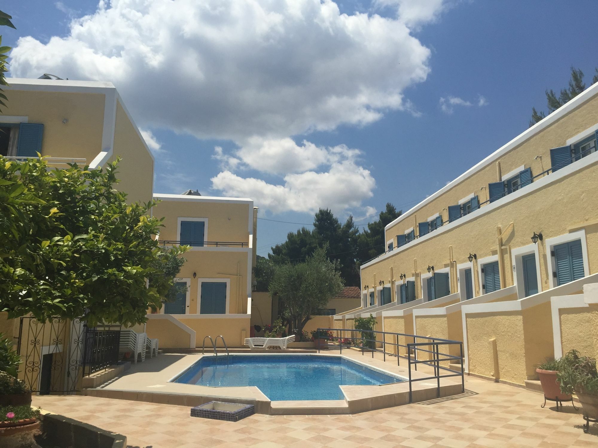 Esperides Maisonettes Agia Marina  Luaran gambar